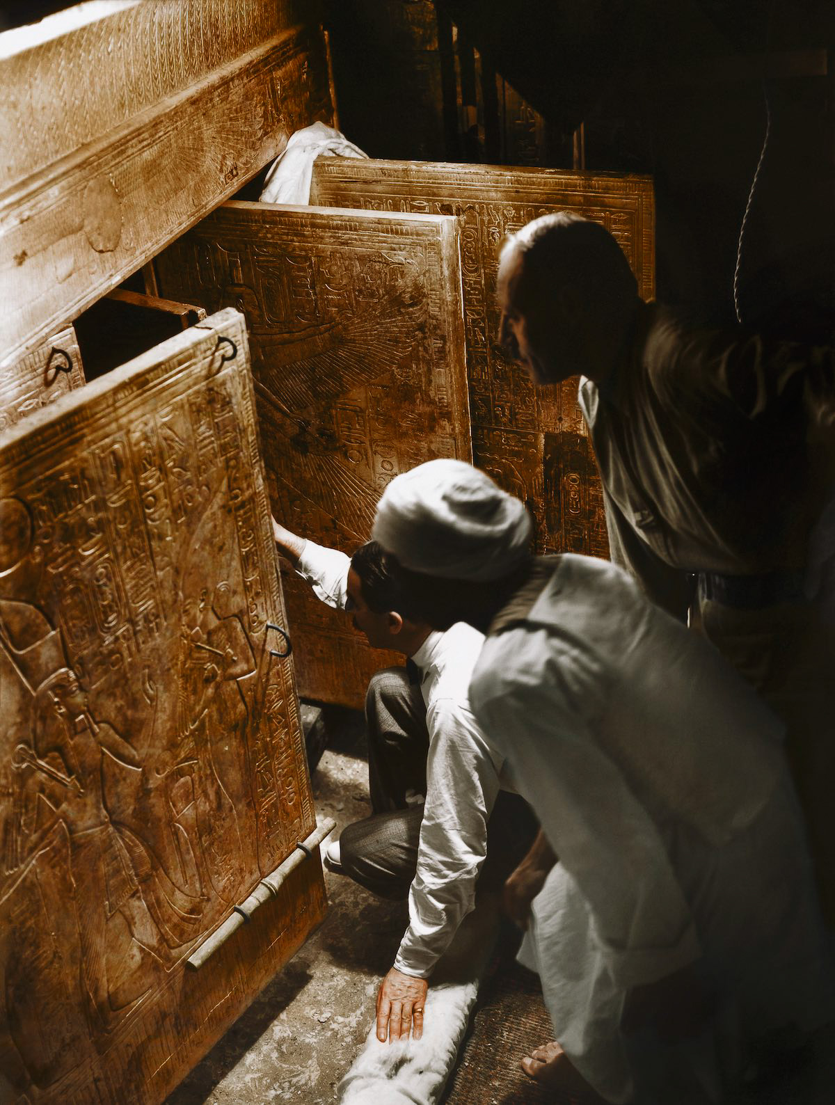 The Discovery Of Tutankhamuns Tomb Shown In Colour For The First Time