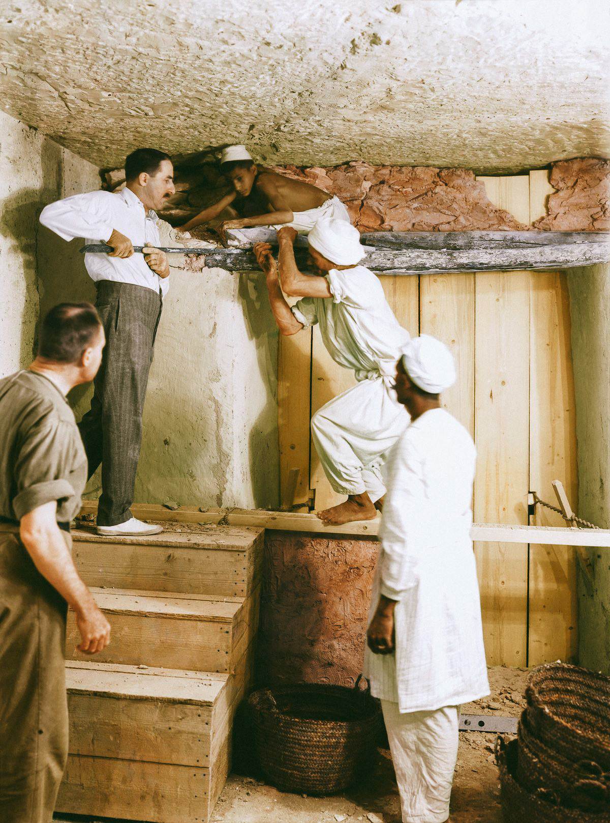 The Discovery Of Tutankhamuns Tomb Shown In Colour For The First Time