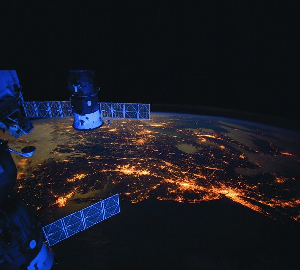Earth_curve_at_night_PD_credit-NASA.jpg