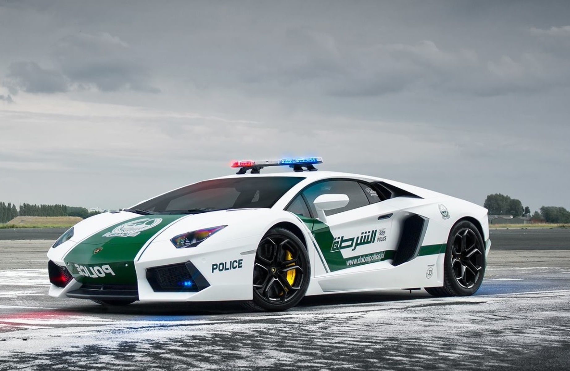 Dubai Police patrol city in Lamborghini and Ferrari supercars | How It