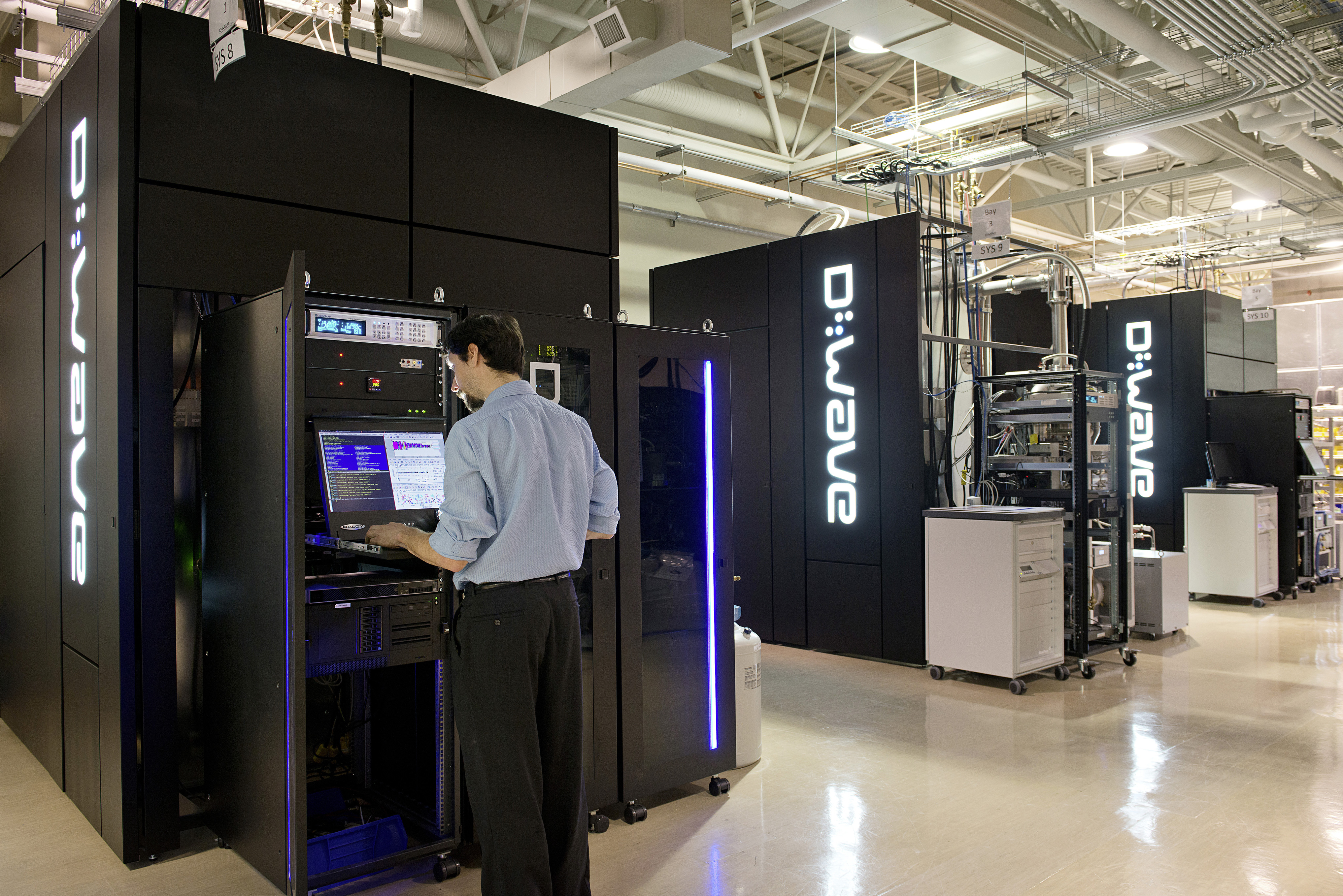 Мощность квантового компьютера. Квантовый компьютер d-Wave 2000q. D-Wave 2000q процессор. D-Wave Systems квантовый компьютер. IBM компьютеры 2020.