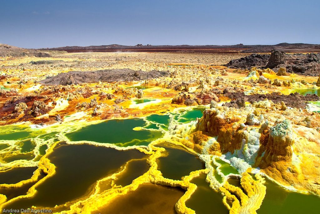 Dallol's acid lakes: A hot and smelly alien landscape on Earth ...